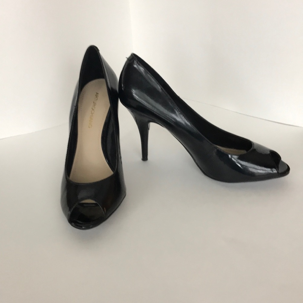 Arturo Chiang black pumps